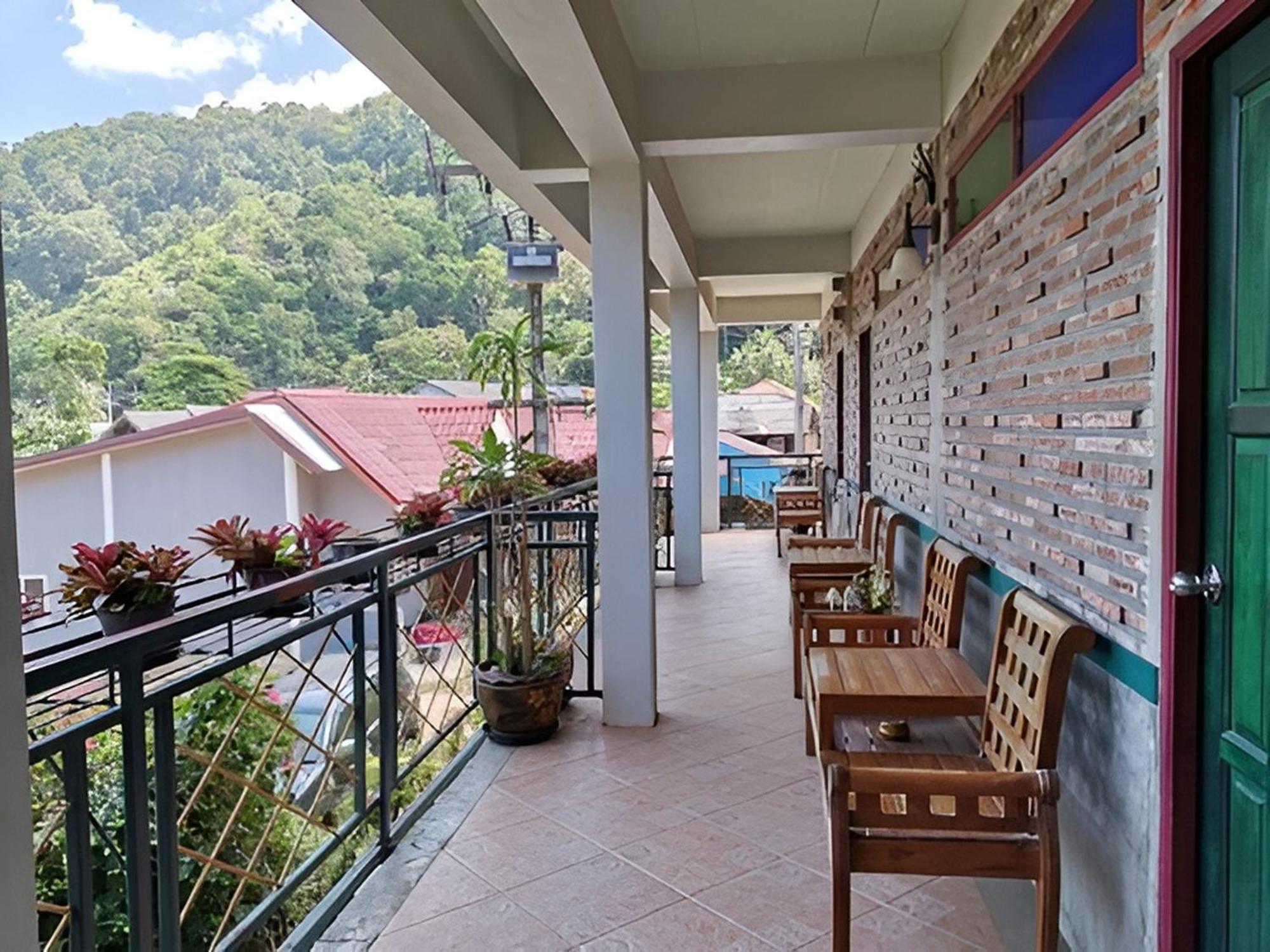 Hotel Baan Por Jai à Ko Lanta Extérieur photo