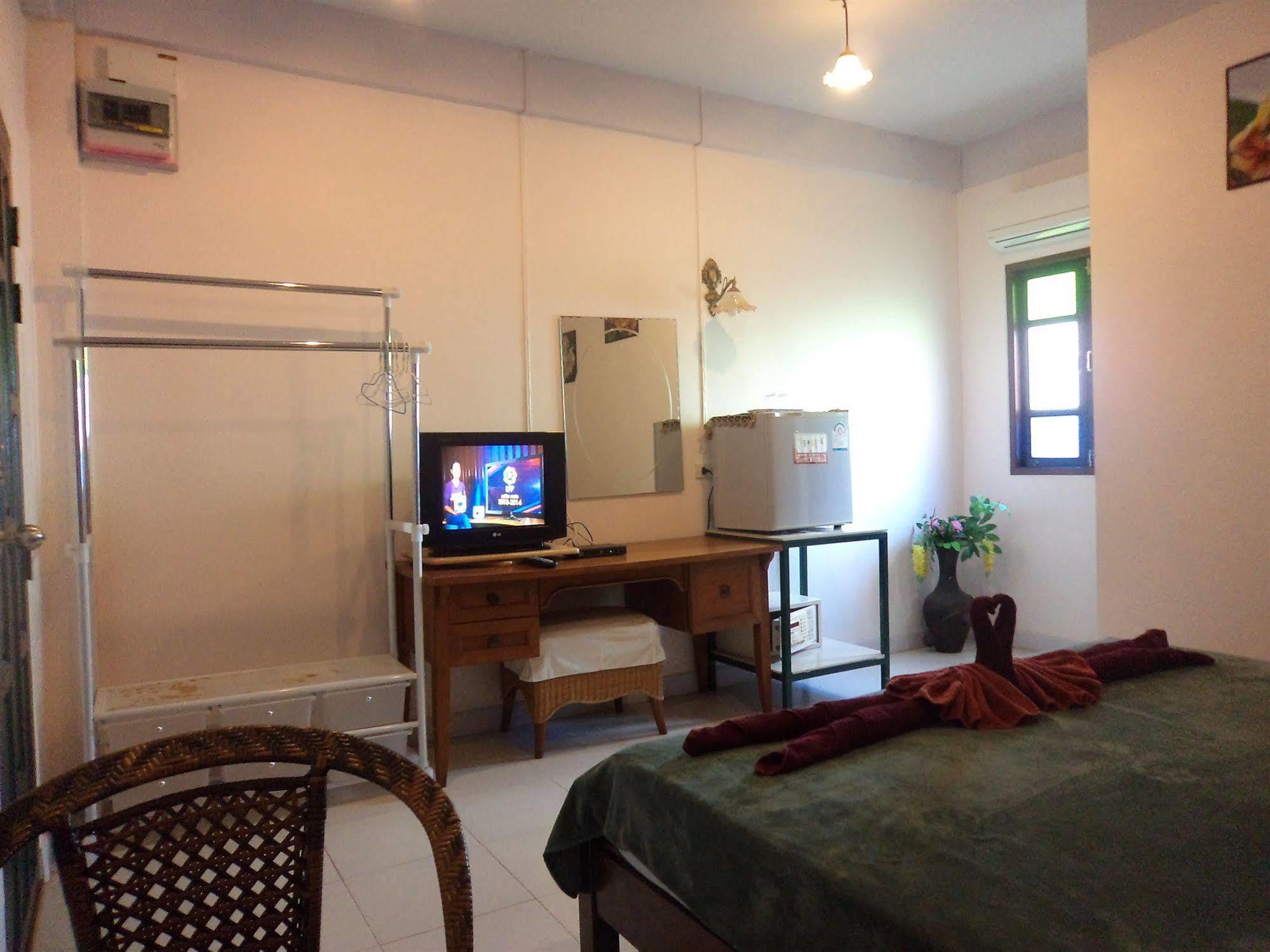 Hotel Baan Por Jai à Ko Lanta Extérieur photo