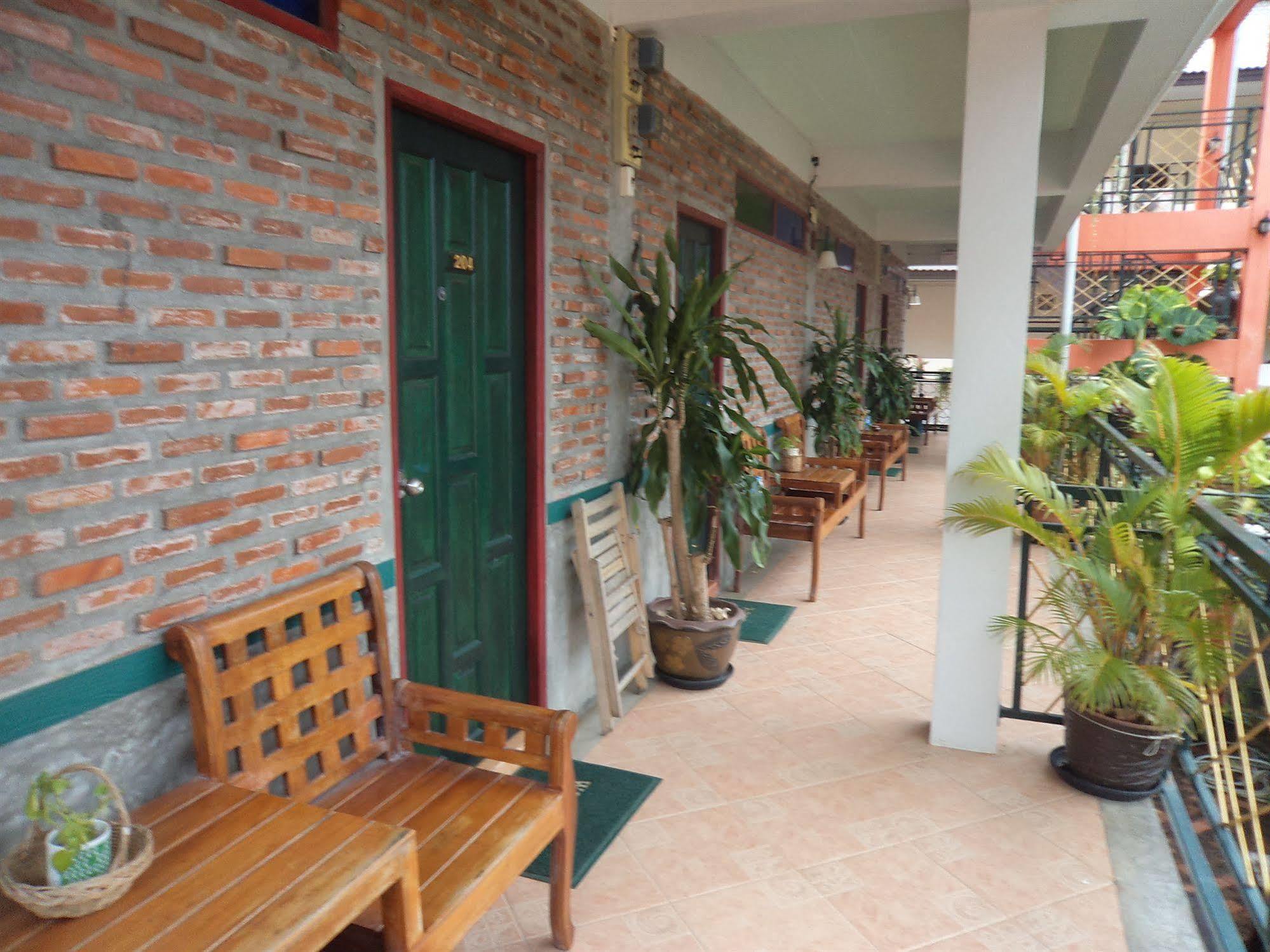 Hotel Baan Por Jai à Ko Lanta Extérieur photo