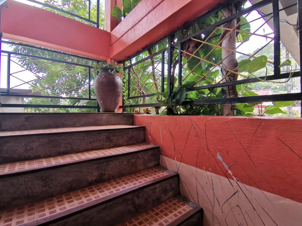 Hotel Baan Por Jai à Ko Lanta Extérieur photo